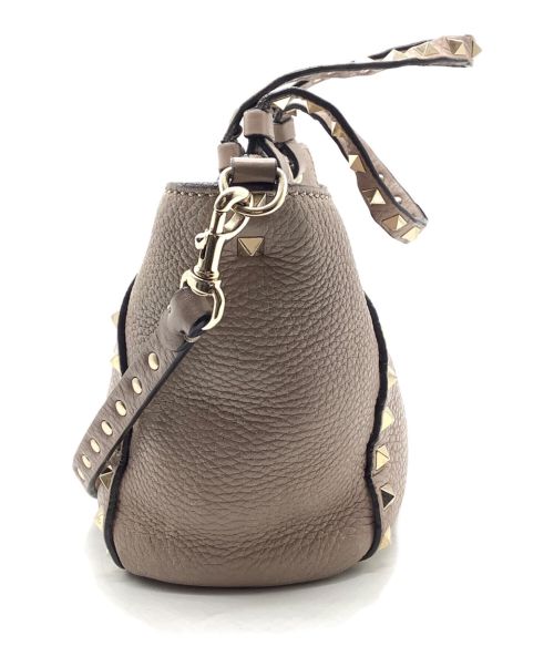 VALENTINO GARAVANI（ヴァレンティノ・ガラヴァーニ）VALENTINO GARAVANI (ヴァレンティノ・ガラヴァーニ) ロックスタッズ グレインカーフスキン ミニバッグ ピンクの古着・服飾アイテム