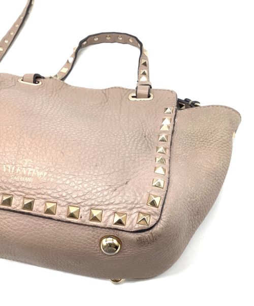 VALENTINO GARAVANI（ヴァレンティノ・ガラヴァーニ）VALENTINO GARAVANI (ヴァレンティノ・ガラヴァーニ) ロックスタッズ グレインカーフスキン ミニバッグ ピンクの古着・服飾アイテム