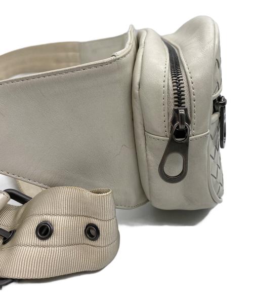 BOTTEGA VENETA（ボッテガベネタ）BOTTEGA VENETA (ボッテガベネタ) イントレチャートウエストバッグ ホワイトの古着・服飾アイテム