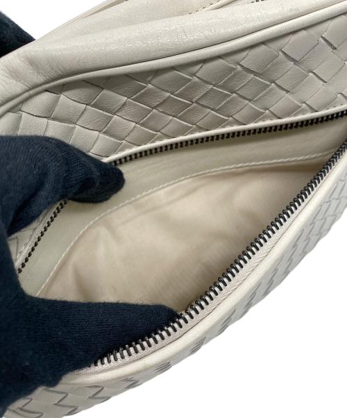 BOTTEGA VENETA（ボッテガベネタ）BOTTEGA VENETA (ボッテガベネタ) イントレチャートウエストバッグ ホワイトの古着・服飾アイテム