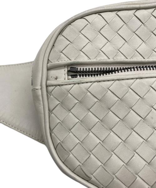 BOTTEGA VENETA（ボッテガベネタ）BOTTEGA VENETA (ボッテガベネタ) イントレチャートウエストバッグ ホワイトの古着・服飾アイテム