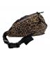 SUPREME (シュプリーム) Leopard Sling Bag ベージュ×ブラック：14000円