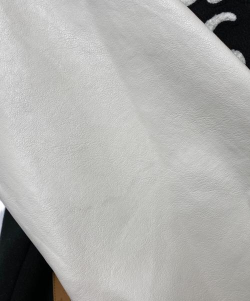 MIUI-T（フメイ）MIUI-T (フメイ) HOMEMADE ワッペンスタジャン ホワイト×ブラック サイズ:Lの古着・服飾アイテム
