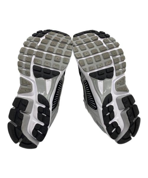 NIKE（ナイキ）NIKE (ナイキ) スニーカー シルバー×ブラック サイズ:26.5の古着・服飾アイテム