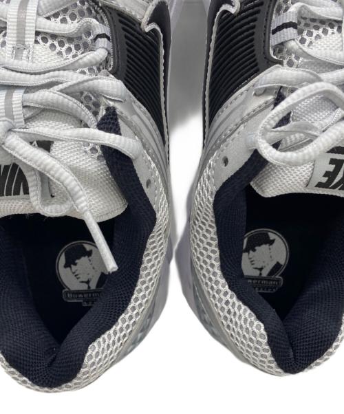 NIKE（ナイキ）NIKE (ナイキ) スニーカー シルバー×ブラック サイズ:26.5の古着・服飾アイテム