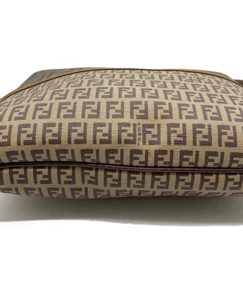 FENDI（フェンディ）FENDI (フェンディ) ショルダーバッグ カーキの古着・服飾アイテム