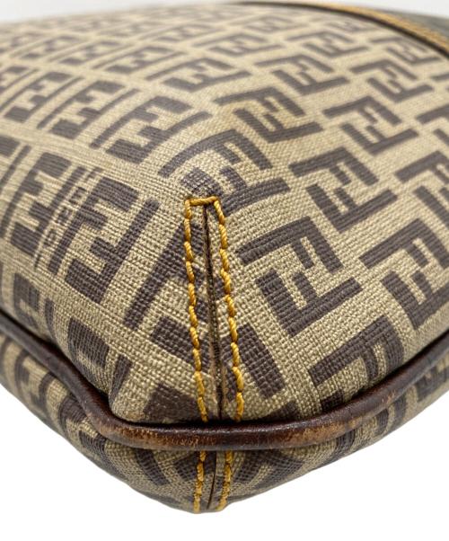 FENDI（フェンディ）FENDI (フェンディ) ショルダーバッグ カーキの古着・服飾アイテム