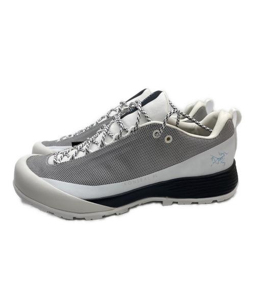 ARC'TERYX（アークテリクス）ARC'TERYX (アークテリクス) スニーカー ホワイト サイズ:23 未使用品の古着・服飾アイテム