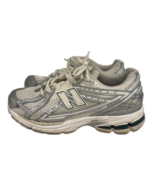 NEW BALANCE（ニューバランス）NEW BALANCE (ニューバランス) スニーカー グレー×ホワイト サイズ:26の古着・服飾アイテム