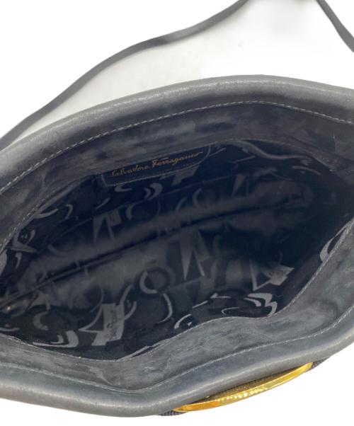 Salvatore Ferragamo（サルヴァトーレ フェラガモ）Salvatore Ferragamo (サルヴァトーレ フェラガモ) スウェードショルダーバッグ ブラックの古着・服飾アイテム