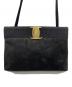 Salvatore Ferragamo (サルヴァトーレ フェラガモ) スウェードショルダーバッグ ブラック：6000円