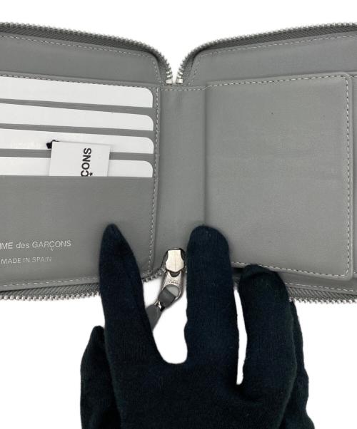 COMME des GARCONS（コムデギャルソン）COMME des GARCONS (コムデギャルソン) COMME des GARCONS（コムデギャルソン2つ折り財布 グレーの古着・服飾アイテム