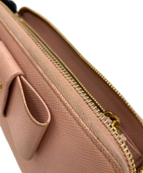 PRADA（プラダ）PRADA (プラダ) リボンラウンドファスナー財布 ピンクの古着・服飾アイテム