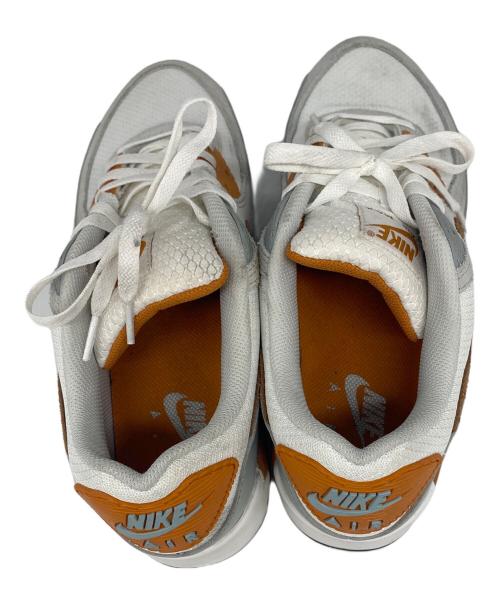 NIKE（ナイキ）NIKE (ナイキ) スニーカー ホワイト×ブラウン サイズ:28cmの古着・服飾アイテム