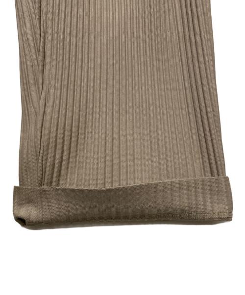 HOMME PLISSE ISSEY MIYAKE（オム プリッセ イッセイ ミヤケ）HOMME PLISSE ISSEY MIYAKE (オム プリッセ イッセイ ミヤケ) プリーツテーパードパンツ ベージュ サイズ:Sの古着・服飾アイテム