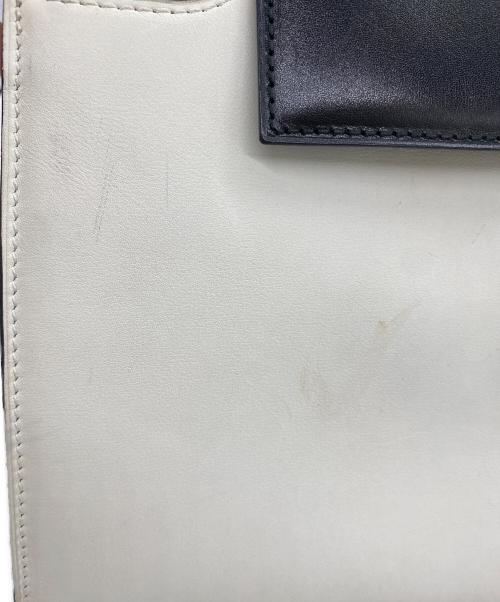 CELINE（セリーヌ）CELINE (セリーヌ) ショルダーバッグ ホワイト×ブラックの古着・服飾アイテム