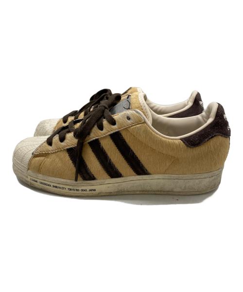 adidas（アディダス）adidas (アディダス) ATMOS (アトモス) ローカットスニーカー ベージュ×ホワイト サイズ:26.5の古着・服飾アイテム