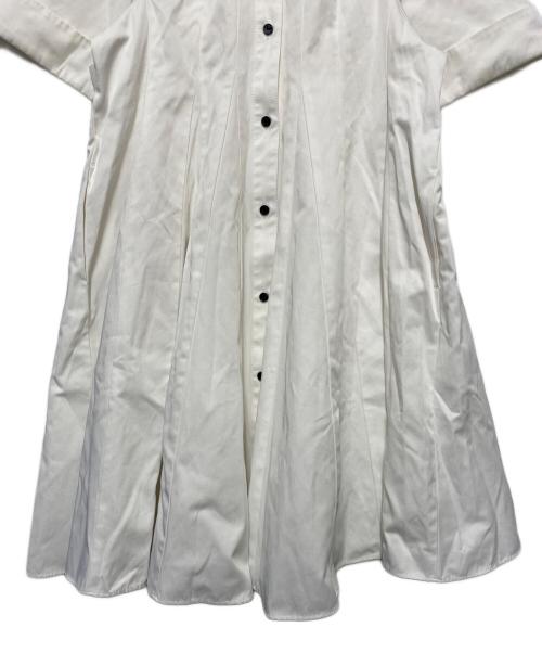 jemma.atelier（ジェマ アトリエ）JEMMA.ATELIER (ジェマ アトリエ) ゴアードフレアーチュニック ホワイト サイズ:不明の古着・服飾アイテム