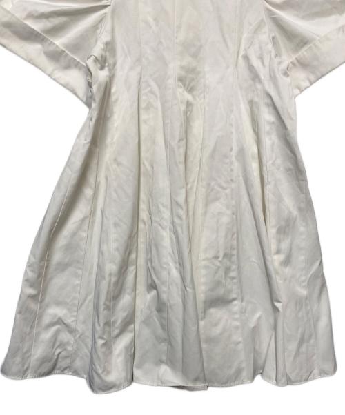 jemma.atelier（ジェマ アトリエ）JEMMA.ATELIER (ジェマ アトリエ) ゴアードフレアーチュニック ホワイト サイズ:不明の古着・服飾アイテム