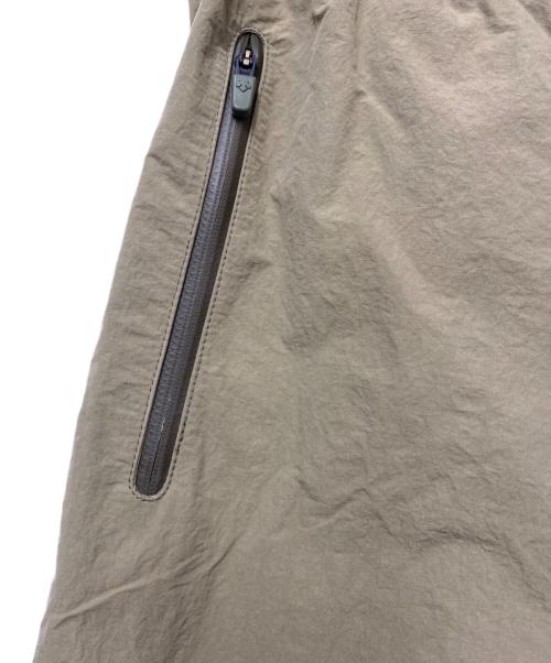 DESCENTE PAUSE（デサントポーズ）DESCENTE PAUSE (デサントポーズ) EASY SLACKS DESCENTE カーキ サイズ:Mの古着・服飾アイテム