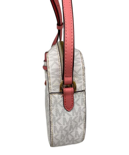 MICHAEL KORS（マイケル・コース）MICHAEL KORS (マイケル・コース) ショルダーバッグ ホワイト×ピンクの古着・服飾アイテム