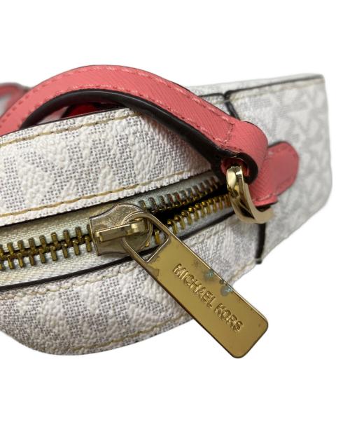 MICHAEL KORS（マイケル・コース）MICHAEL KORS (マイケル・コース) ショルダーバッグ ホワイト×ピンクの古着・服飾アイテム