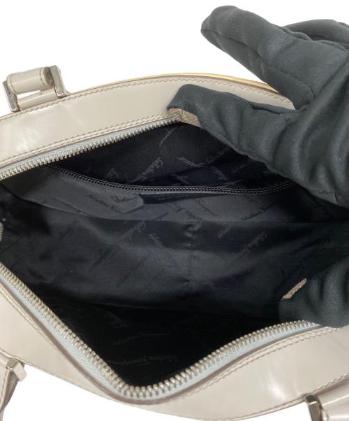 Salvatore Ferragamo（サルヴァトーレ フェラガモ）Salvatore Ferragamo (サルヴァトーレ フェラガモ) ハンドバッグ ベージュの古着・服飾アイテム