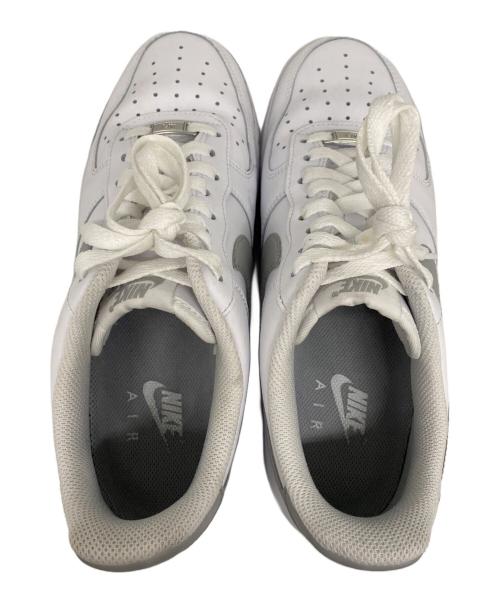 NIKE（ナイキ）NIKE (ナイキ) スニーカー ホワイト×グレー サイズ:26.5の古着・服飾アイテム