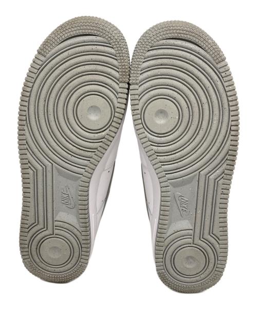 NIKE（ナイキ）NIKE (ナイキ) スニーカー ホワイト×グレー サイズ:26.5の古着・服飾アイテム