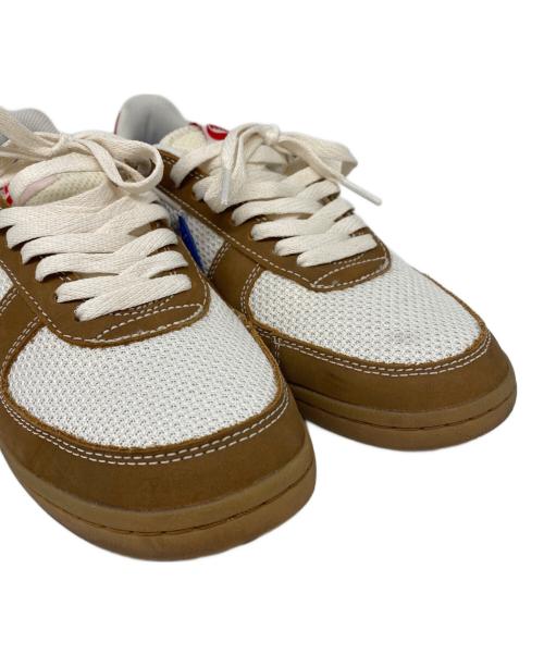 NIKE（ナイキ）NIKE (ナイキ) ローカットスニーカー ベージュ×ホワイト サイズ:27の古着・服飾アイテム
