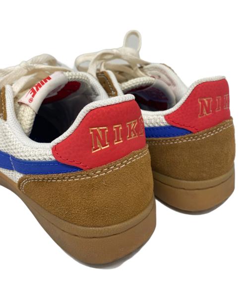 NIKE（ナイキ）NIKE (ナイキ) ローカットスニーカー ベージュ×ホワイト サイズ:27の古着・服飾アイテム