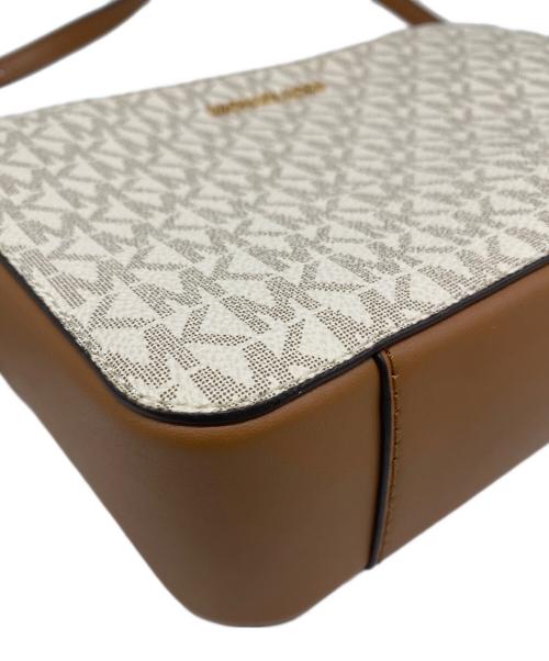 MICHAEL KORS（マイケル・コース）MICHAEL KORS (マイケル・コース) ショルダーバッグ ホワイト×ブラウンの古着・服飾アイテム