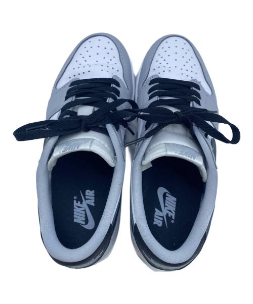 NIKE（ナイキ）NIKE (ナイキ) スニーカー ホワイト×グレー サイズ:26cmの古着・服飾アイテム