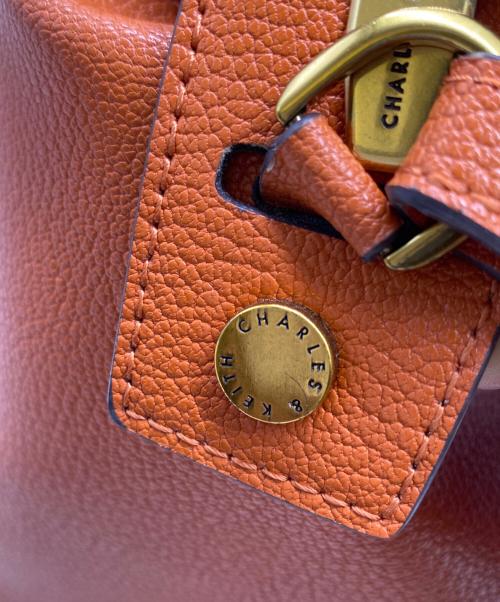 CHARLES & KEITH（チャールズアンドキース）CHARLES & KEITH (チャールズアンドキース) CHARLES & KEITH　ダブルハンドル ミニダッフルバッグ オレンジの古着・服飾アイテム