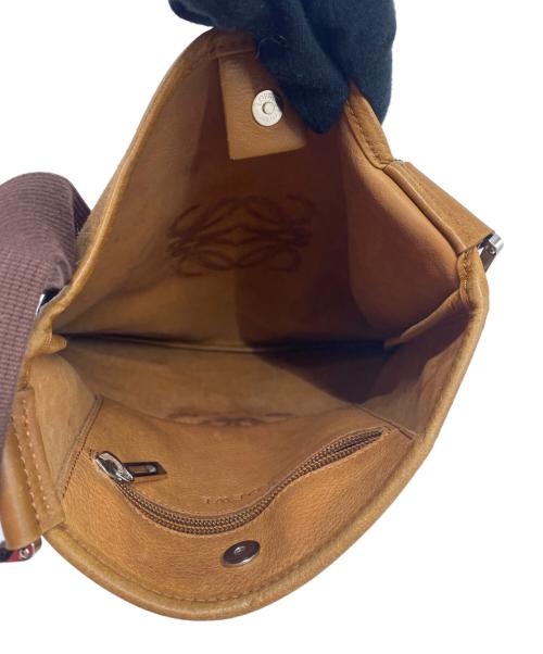 LOEWE（ロエベ）LOEWE (ロエベ) アナグラムスエードショルダーバッグ ブラウンの古着・服飾アイテム