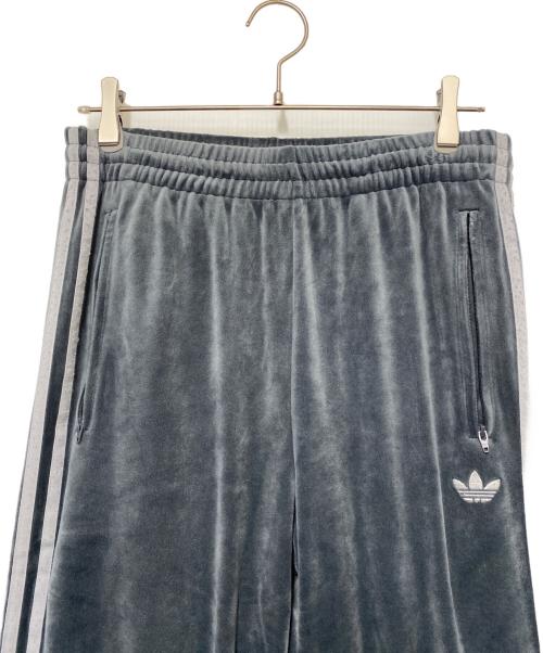 adidas Originals（アディダスオリジナル）adidas originals (アディダスオリジナル) adidas originals ファイヤーバード トラックパンツ ベロア グレー サイズ:Lの古着・服飾アイテム
