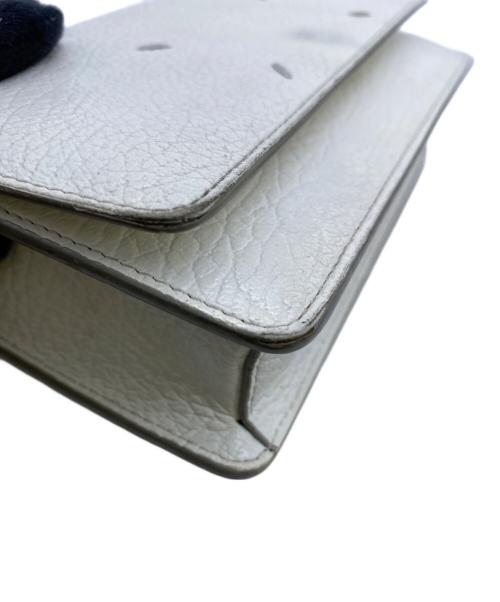 Maison Margiela（メゾンマルジェラ）Maison Margiela (メゾンマルジェラ) 4ステッチレザーチェーンウォレットショルダーバッグ ホワイトの古着・服飾アイテム