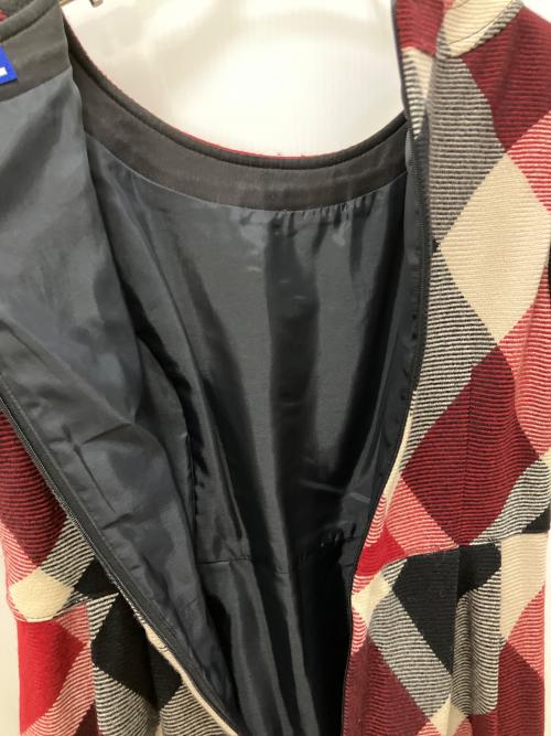 BURBERRY BLUE LABEL（バーバリー ブルー レーベル）BURBERRY BLUE LABEL (バーバリー ブルー レーベル) 半袖ワンピース レッド×ブラック サイズ:38の古着・服飾アイテム