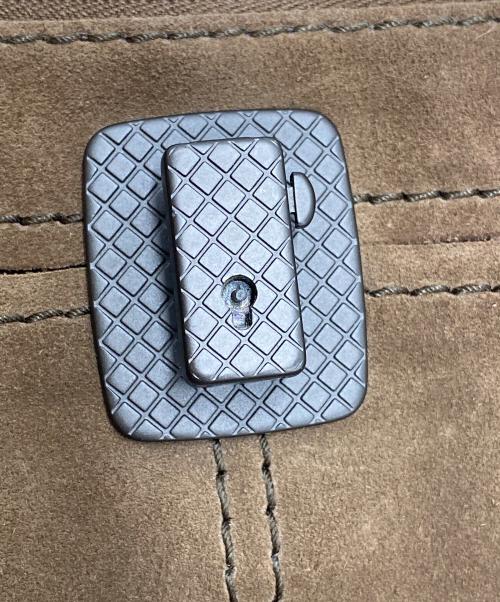 BOTTEGA VENETA（ボッテガベネタ）BOTTEGA VENETA (ボッテガベネタ) BOTTEGA VENETA　スエードキートートバッグ ブラウンの古着・服飾アイテム