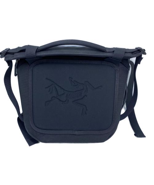 ARC'TERYX（アークテリクス）ARC'TERYX (アークテリクス) ARRO 8 SHOULDER BAG ブラックの古着・服飾アイテム