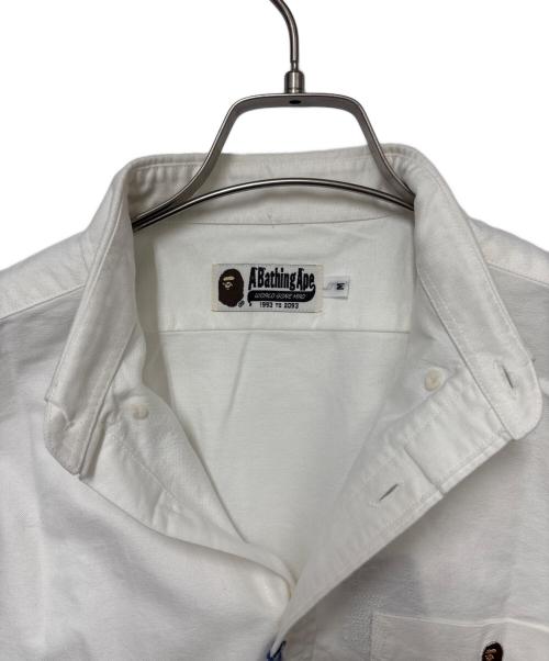 A BATHING APE（アベイシングエイプ）A BATHING APE (アベイシングエイプ) A BATHING APE　ボタンダウンシャツ ホワイト サイズ:Mの古着・服飾アイテム