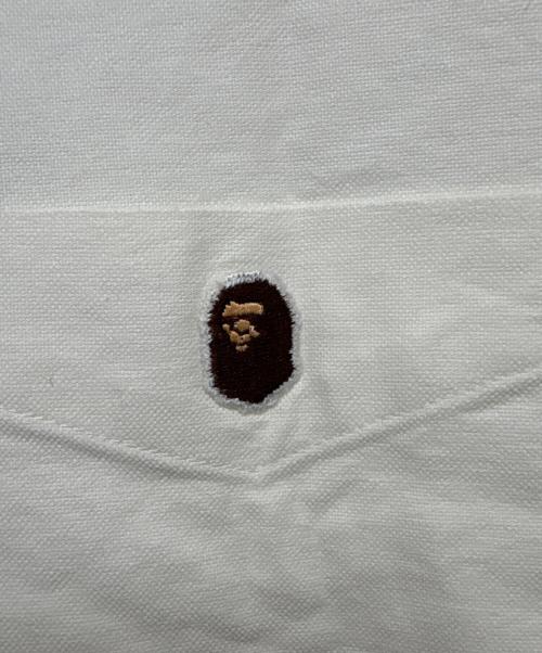A BATHING APE（アベイシングエイプ）A BATHING APE (アベイシングエイプ) A BATHING APE　ボタンダウンシャツ ホワイト サイズ:Mの古着・服飾アイテム