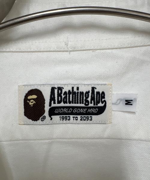 A BATHING APE（アベイシングエイプ）A BATHING APE (アベイシングエイプ) A BATHING APE　ボタンダウンシャツ ホワイト サイズ:Mの古着・服飾アイテム
