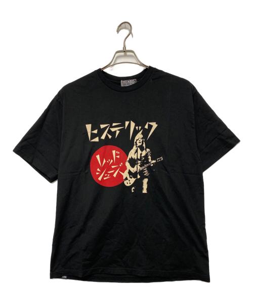Hysteric Glamour（ヒステリックグラマー）Hysteric Glamour (ヒステリックグラマー) HYSTERIC RED SHOES 40周年限定 コラボ Tシャツ ブラック サイズ:L 未使用品の古着・服飾アイテム