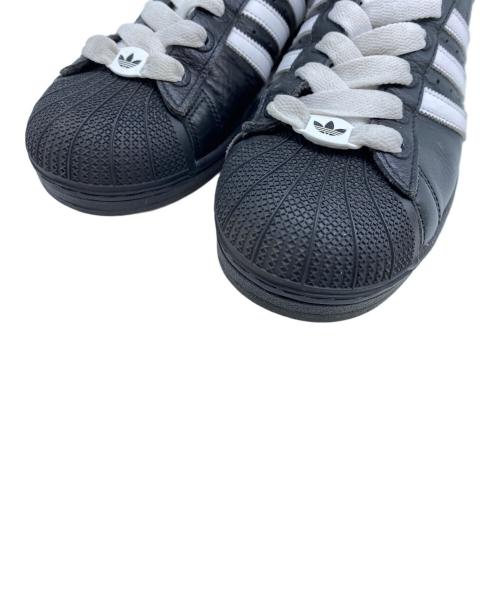 adidas（アディダス）adidas (アディダス) スニーカー ブラック×ホワイト サイズ:US101/2の古着・服飾アイテム