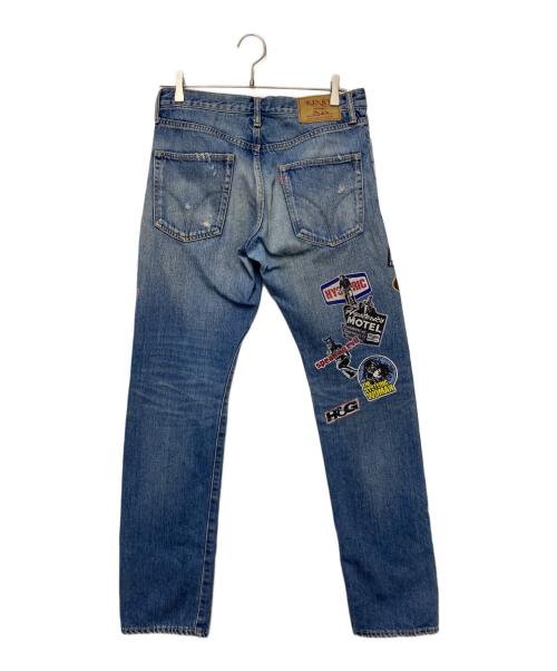 Hysteric Glamour（ヒステリックグラマー）Hysteric Glamour (ヒステリックグラマー) Hysteric Glamour　ステッカー プリント スリム ストレート デニム パンツ インディゴ サイズ:73.5（W29）の古着・服飾アイテム