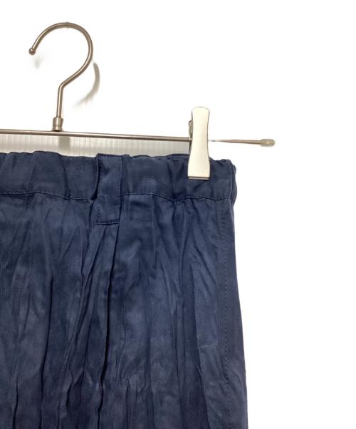 ISSEY MIYAKE FETE（イッセイミヤケフェット）ISSEY MIYAKE FETE (イッセイミヤケフェット) スカート ネイビー サイズ:02の古着・服飾アイテム