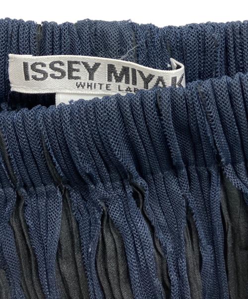 ISSEY MIYAKE WHITE LABEL（イッセイミヤケホワイトレーベル）ISSEY MIYAKE WHITE LABEL (イッセイミヤケホワイトレーベル) プリーツスカート ネイビー サイズ:1の古着・服飾アイテム