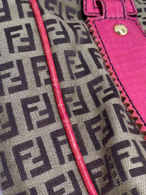 FENDI（フェンディ）FENDI (フェンディ) ハンドバッグ ブラウン×ピンクの古着・服飾アイテム