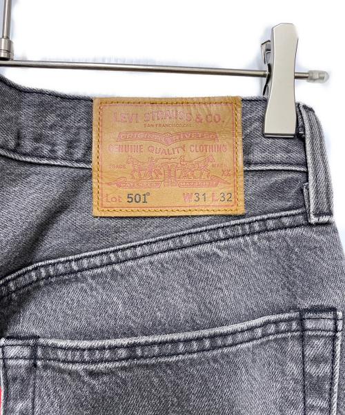 LEVI'S（リーバイス）LEVI'S (リーバイス) デニムパンツ グレー サイズ:31の古着・服飾アイテム